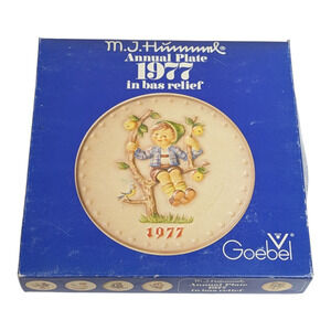 MJ Hummell 1977 Plate of the Year Goebel 7th Edition in Box Made in West Germany